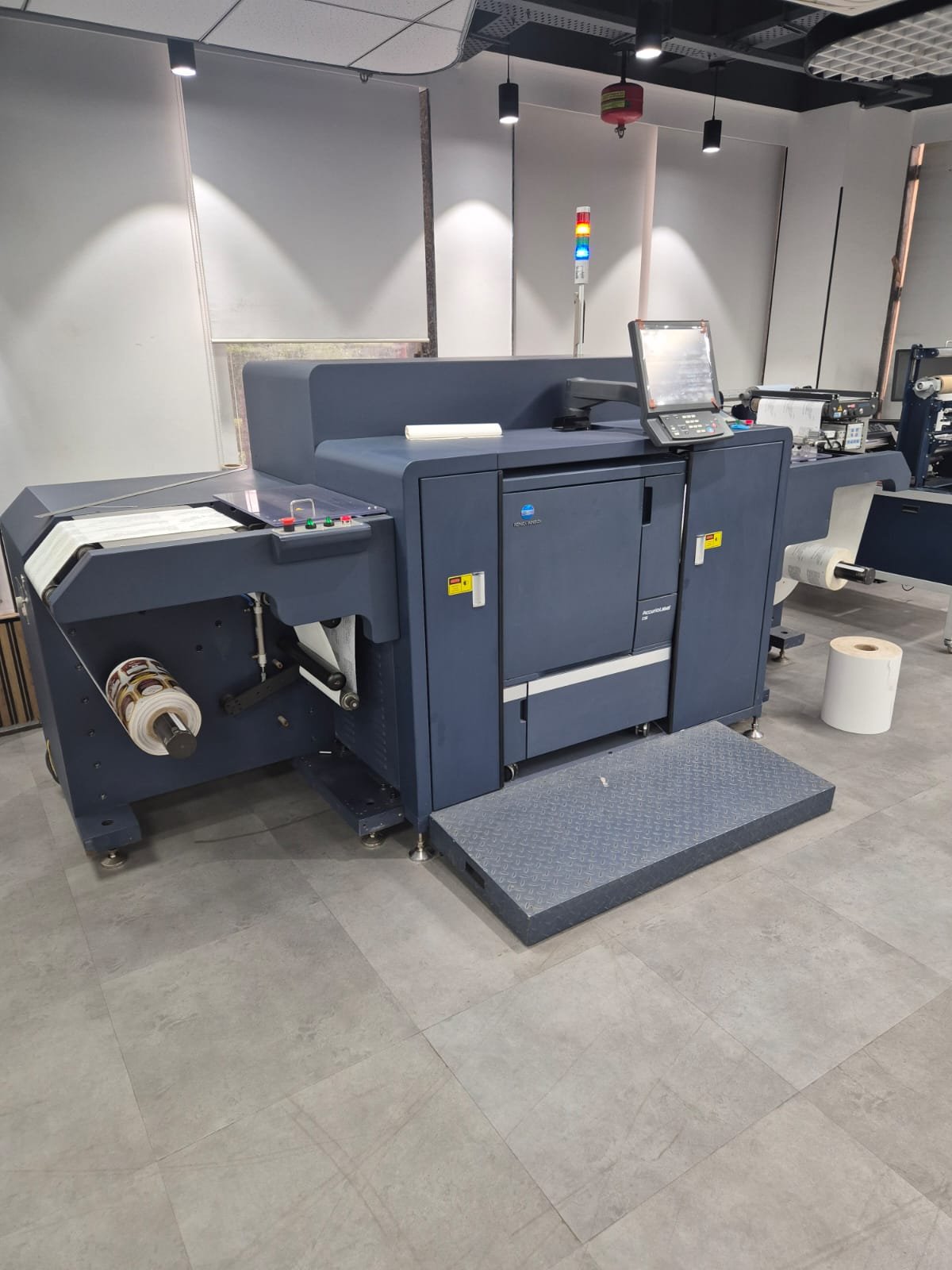 Prompt Creations Konica Minolta AccurioLabel press on the production floor